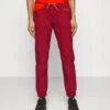 La Sportiva Mantra Pant - Trainingsbroek - Velvet/Cherry Tomato 2 La Sportiva Mantra Pant - Trainingsbroek - Velvet/Cherry Tomato -La Sportiva Buitenshuis 23a50f5106354c278a38fc4df3dce192